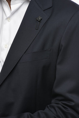 Abito in Lana Vergine con Spilla dal Design Floreale