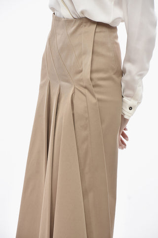 Ausgestellter Midi-Rock mit quer verlaufenden Abnähern