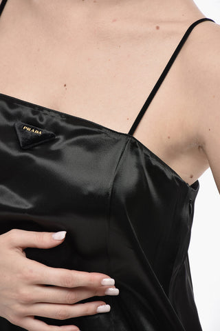 Seidensatin-Slipkleid Mit Velours-Emblem