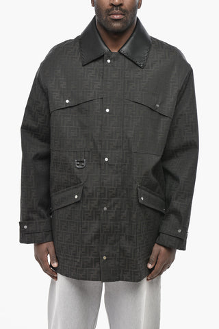 Gepolsterte Utility-Jacke mit Allover-Monogramm und Lederkragen