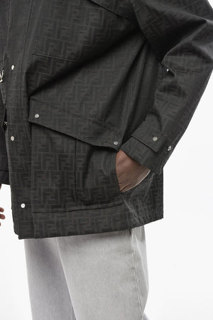 Gepolsterte Utility-Jacke mit Allover-Monogramm und Lederkragen