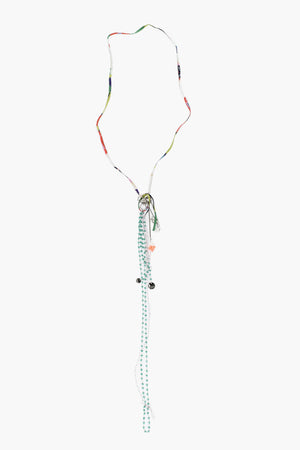 Collana Lunga in Metallo Impreziosita da Perline e Charms