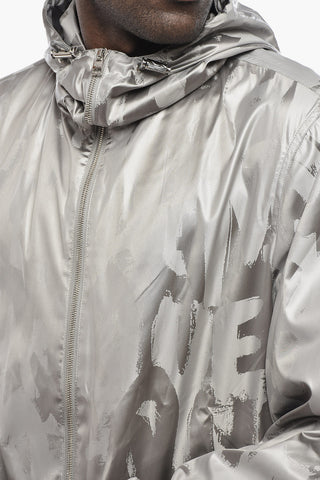 Giacca a Vento con Logo All-Over e Cappuccio