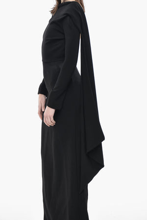 Kleid mit offenem Rücken und gepolsterten Hüften