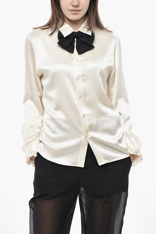 Bluse aus Seidensatin mit Schleife