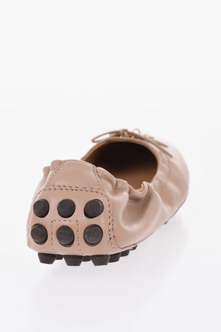 Ballerinas aus Leder mit Charms und Noppen-Gummisohle