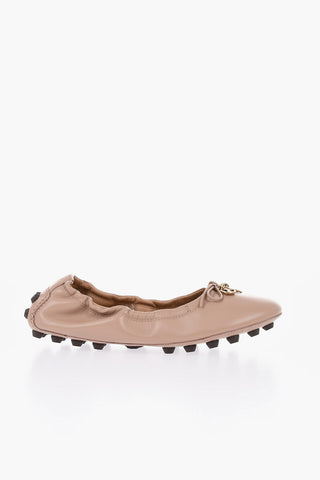 Ballerinas aus Leder mit Charms und Noppen-Gummisohle