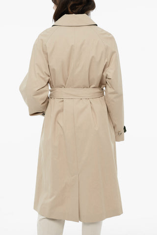 Einfarbiger Trenchcoat Aus Leichtem Baumwollstoff