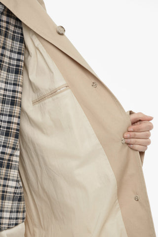 Einfarbiger Trenchcoat Aus Leichtem Baumwollstoff