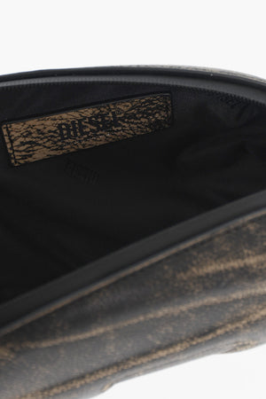 Leder-Clutch im ovalen Design mit geprägtem Monogramm