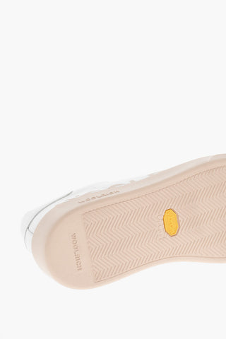 Niedrige Sneaker aus Leder mit kontrastierender Sohle