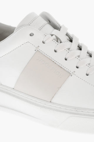 Niedrige Sneaker aus Leder mit kontrastierendem Detail