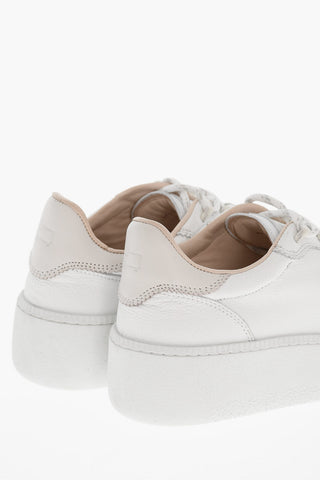 Niedrige Sneaker aus Leder in Uni