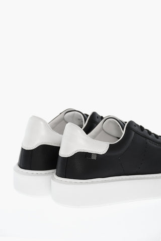 Niedrige Sneaker aus genarbtem Leder