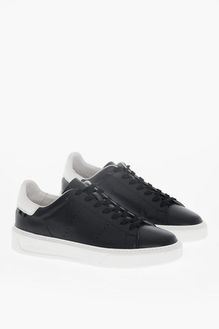 Niedrige Sneaker aus Leder mit kontrastierender Sohle