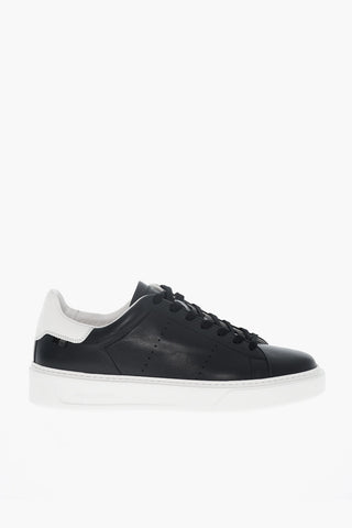 Niedrige Sneaker aus Leder mit kontrastierender Sohle