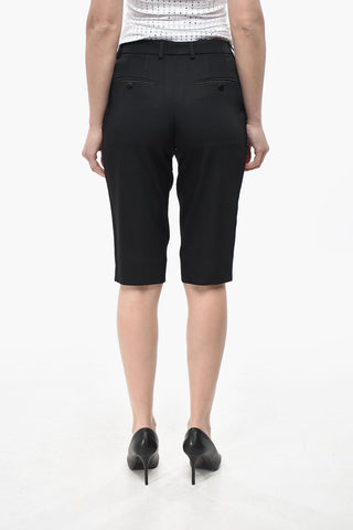 Shorts Mit Zwei Abnähern Und Satin-Seitenstreifen