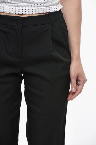 Shorts Mit Zwei Abnähern Und Satin-Seitenstreifen