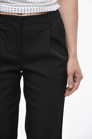 Shorts Mit Zwei Abnähern Und Satin-Seitenstreifen