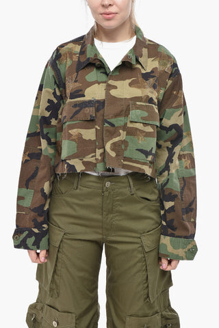 Kurz geschnittene Sahariana-Bluse aus Baumwolle im Camouflage mit Strass