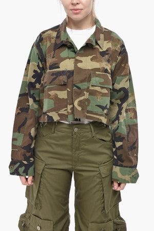 Kurz geschnittene Sahariana-Bluse aus Baumwolle im Camouflage mit Strass