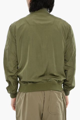 Einfarbiger Nylon‑Bomber mit Ärmeltasche