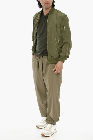 Einfarbiger Nylon‑Bomber mit Ärmeltasche