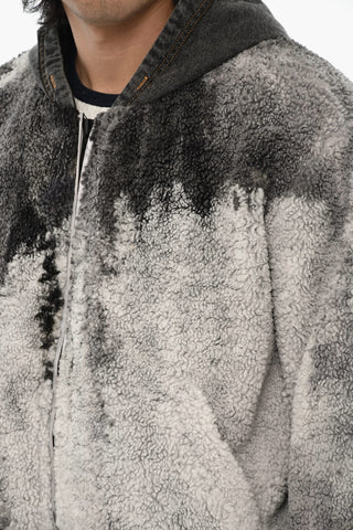 Bomberjacke S-DEPLA aus Sherpa mit verwaschenem Effekt und Kapuze aus Denim