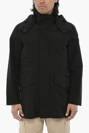 Daunenjacke aus Gore-Tex-Gewebe mit abnehmbarer Kapuze