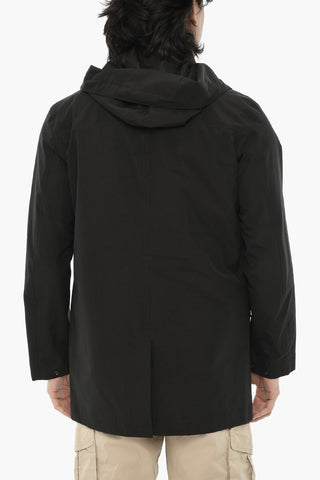 Daunenjacke aus Gore-Tex-Gewebe mit abnehmbarer Kapuze
