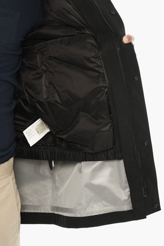 Daunenjacke aus Gore-Tex-Gewebe mit abnehmbarer Kapuze