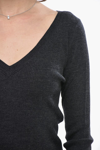 Maglia in Lana a Costine con Collo a V