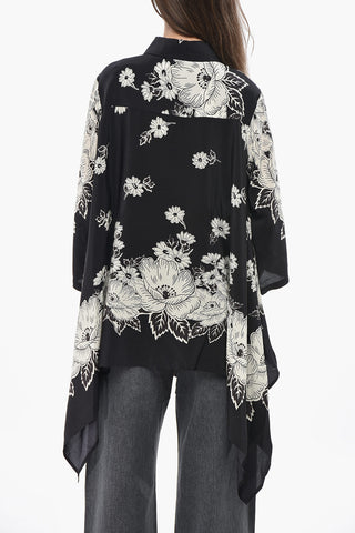 Seidenbluse mit Blumenmuster und seitlichen Drapierungen