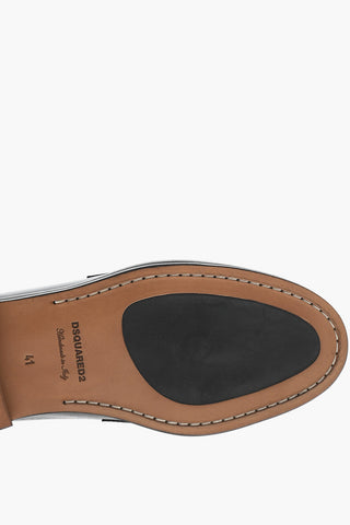 Mokassins aus Leder mit Metalllogo