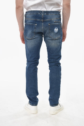 Stretch-Denim-Jeans Mit Geradem Bein Und Reliefdetail