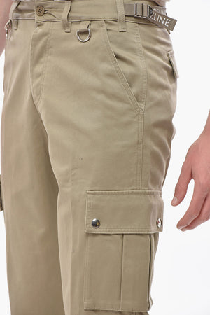 Cargohose in Uni mit Logodetails