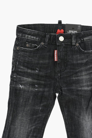 Jeans A lavaggio Scuro con Fondo Svasato