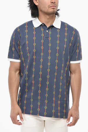 Polo a Due Bottoni a Motivo Iconico All-Over