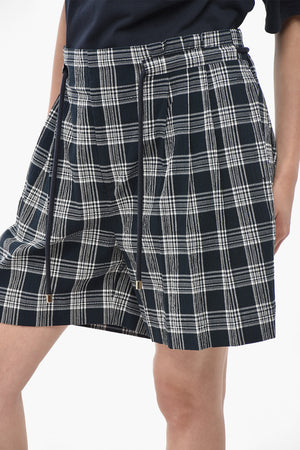 Shorts in Cotone Seersucker a Quadri con Pinces