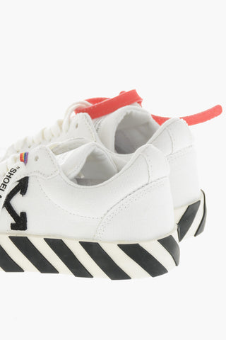 Niedrige Sneakers VULCANIZED aus Canvas mit kontrastierendem Monogramm