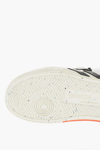 Niedrige Sneakers VULCANIZED aus Canvas mit kontrastierendem Monogramm