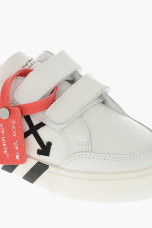 Niedrige Sneaker aus Leder mit Klettverschluss