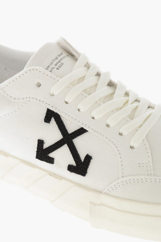 Niedrige Sneaker aus Canvas VULCANIZED mit kontrastierendem Monogramm