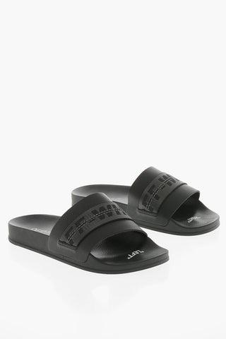 Einfarbige Slides mit Riemen aus technischem Logoband