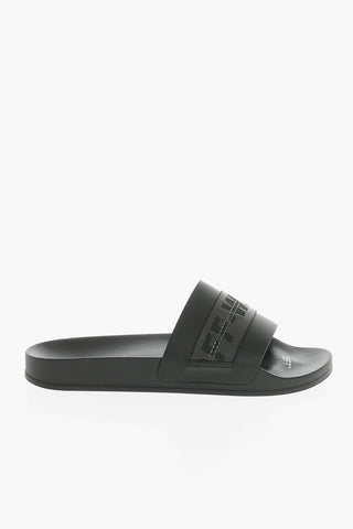 Einfarbige Slides mit Riemen aus technischem Logoband