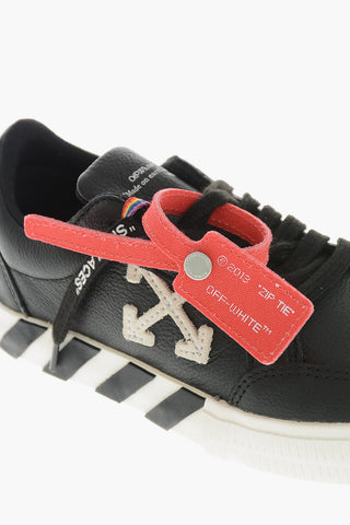 로우 VULCANIZED 가죽 스니커즈, 대비 디테일