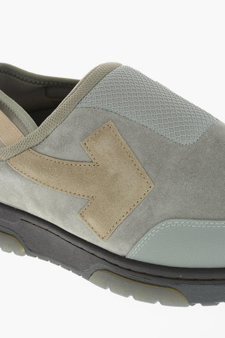 Mules OUT OF OFFICE aus Stoff und Wildleder