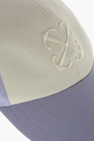Zweifarbige Baseballkappe mit Arrow-Stickerei