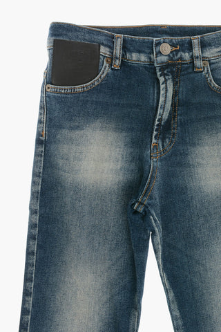 Stonewashed-Jeans mit ausgefranstem Saum