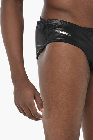 Einfarbiger Bade-Slip mit silbernem Logo
